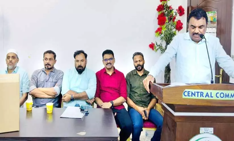 central committee president c.p musthafa inaugurating malappuram KMCC eid gift distribution program