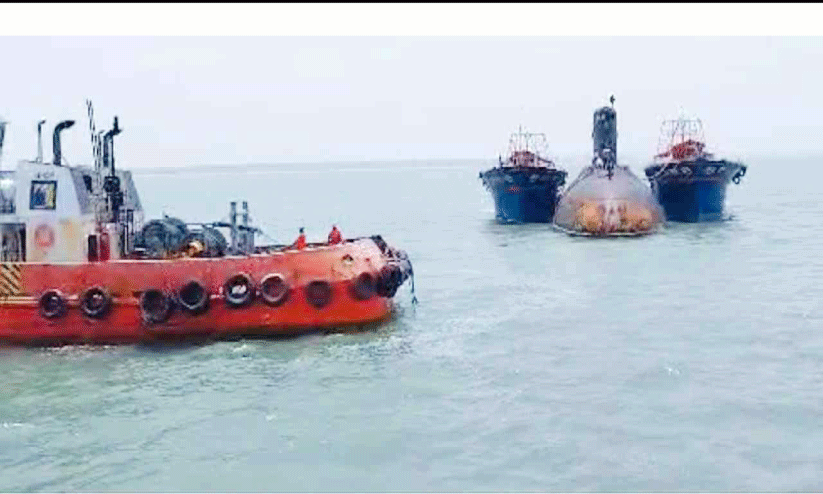 ‘സിൽക്കി‘ൽ പൊളിക്കാനെത്തിച്ച കപ്പൽ കരക്കടുപ്പിക്കാനായില്ല ‘സിൽക്കി‘ൽ പൊളിക്കാനെത്തിച്ച കപ്പൽ കരക്കടുപ്പിക്കാനായില്ല