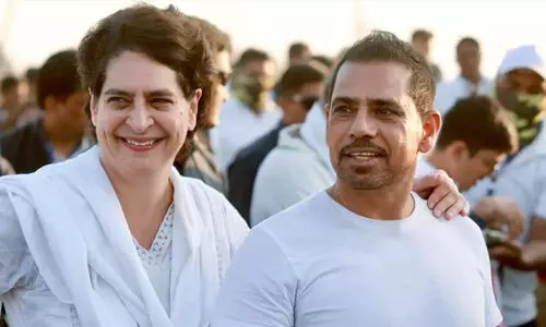 തെരഞ്ഞെടുപ്പിൽ മത്സരിക്കാൻ ജനം നിർബന്ധിക്കുന്നു, പ്രവർത്തകർ വിളിച്ചുകൊണ്ടിരിക്കുന്നു -റോബർട്ട് വാദ്ര