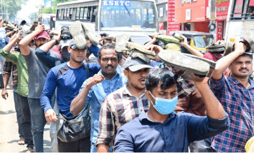 ചെരിപ്പ് സമരവുമായി സി.പി.ഒ റാങ്ക് ഹോൾഡർമാർ