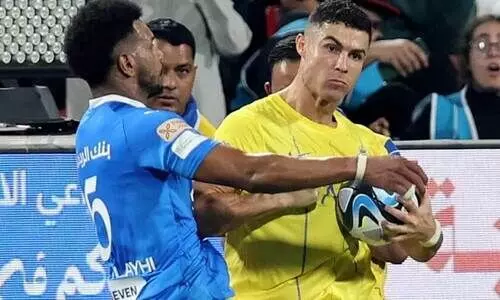 എതിർ താരത്തെ ഇടിച്ചിട്ട ക്രിസ്റ്റ്യാനോക്ക് ചുവപ്പുകാർഡ്; സൗദി സൂപ്പർ കപ്പ് സെമിയിൽ അൽ ഹിലാലിനോട് തോറ്റ് അൽ നസ്ർ പുറത്ത്