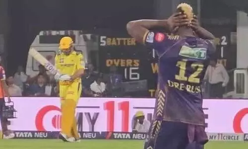 ധോണി ഇറങ്ങുമ്പോൾ ഗാലറിയിൽ ആരവം; ചെവി പൊത്തിപ്പിടിച്ച് റസ്സൽ