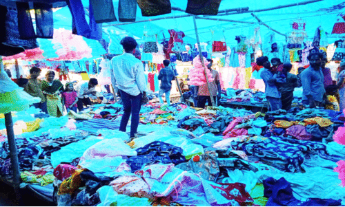 തലശ്ശേരിയിൽ വഴിയോര വിപണി സജീവം തലശ്ശേരിയിൽ വഴിയോര വിപണി സജീവം