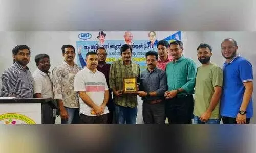 handing a gift to praveen gohn