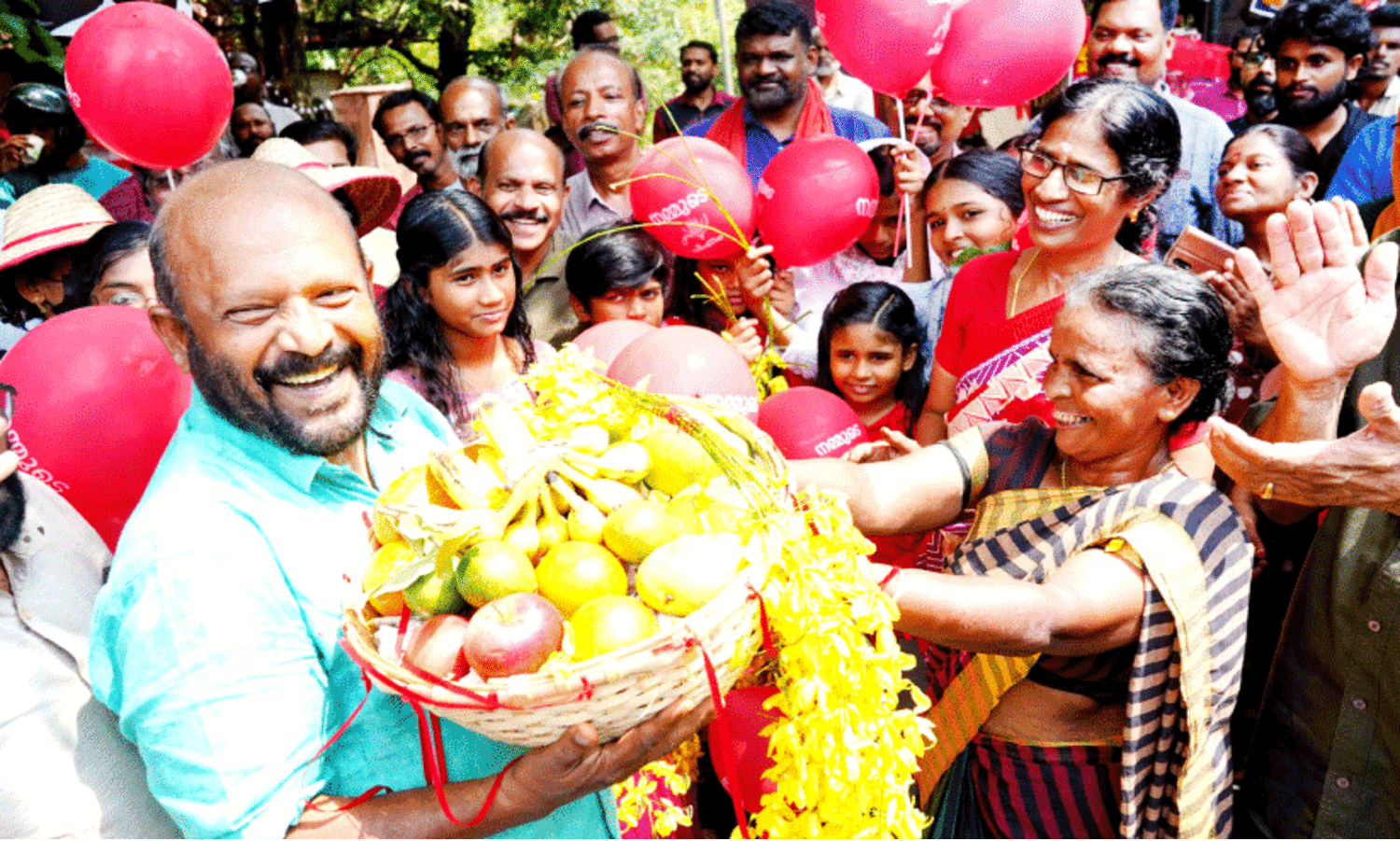 നാ​ടി​ള​ക്കി പ്ര​ചാ​ര​ണം