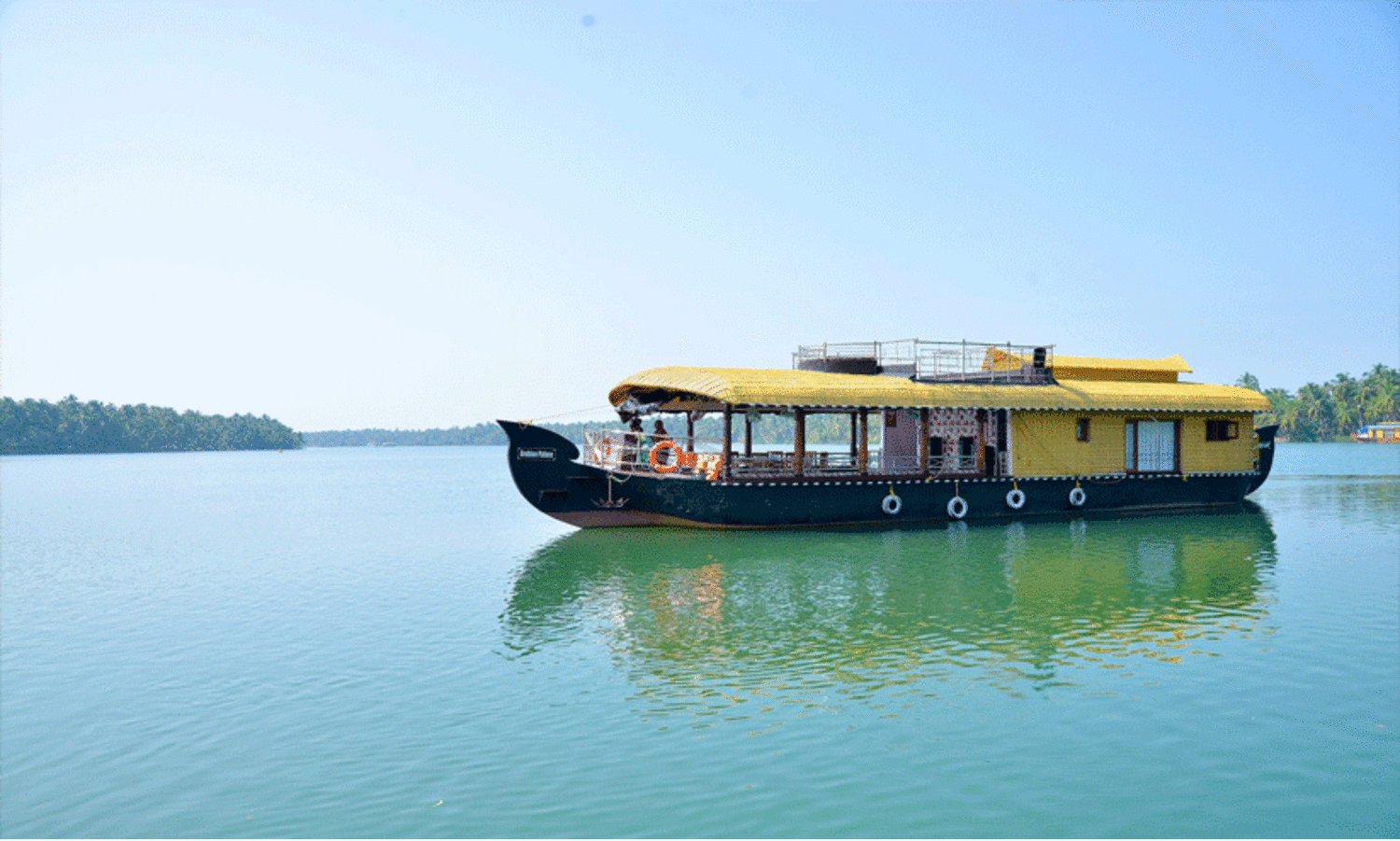 ആവശ്യമായ രേഖകൾ ഇല്ലാതെ കോട്ടപ്പുറത്തെ ഹൗസ് ബോട്ടുകൾ