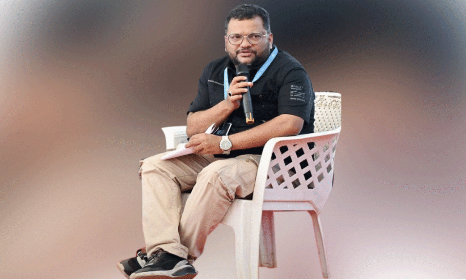 കുടുക്കുപൊട്ടിയ കുപ്പായം