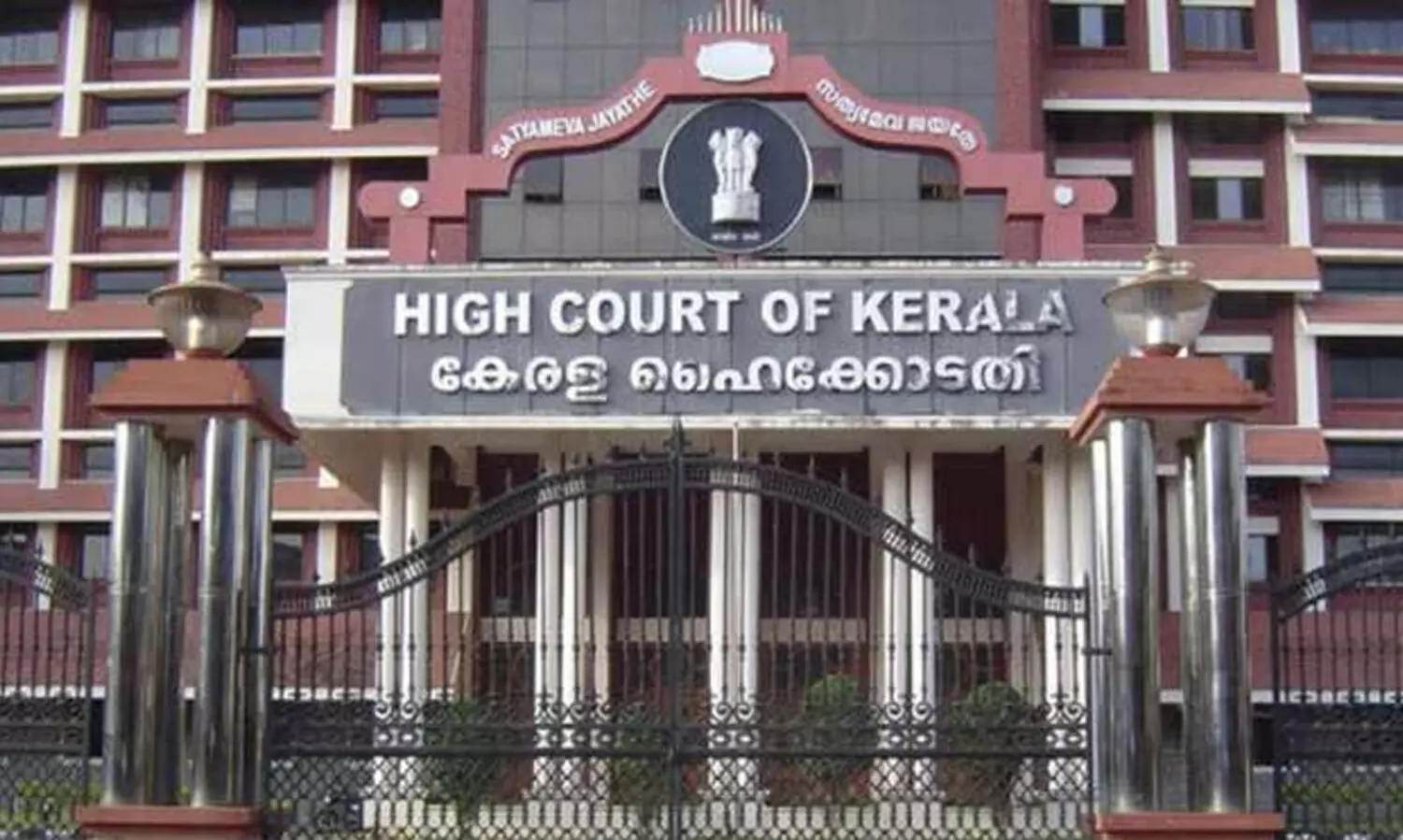 ചൂട് കനത്തതിനാൽ അഭിഭാഷകര്‍ക്ക് തല്‍ക്കാലം ഗൗണും കോട്ടും വേണ്ടെന്ന് ഹൈകോടതി