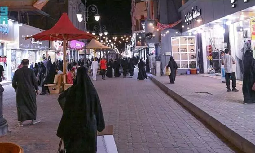 പെരുന്നാൾ കച്ചവടം; വാണിജ്യ മന്ത്രാലയ പരിശോധന പെരുന്നാൾ കച്ചവടം; വാണിജ്യ മന്ത്രാലയ പരിശോധന