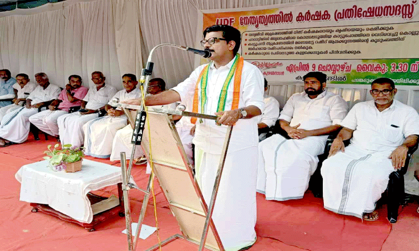 മു​ഖ്യ​മ​ന്ത്രി ജ​ന​ങ്ങ​ളെ ക​ബ​ളി​പ്പി​ക്കു​ന്നു -മാ​ത്യു കു​ഴ​ൽ​നാ​ട​ൻ