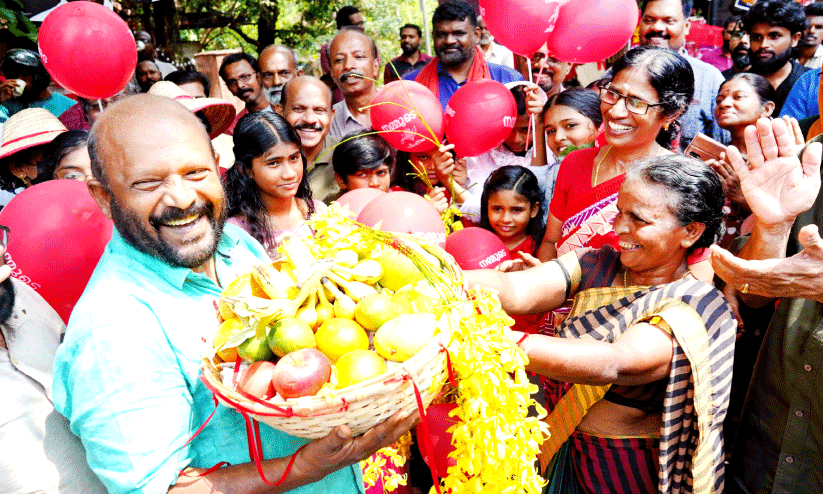 നാടിളക്കി പ്രചാരണം നാടിളക്കി പ്രചാരണം