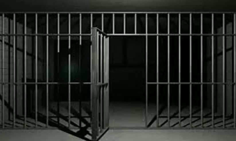 പൊ​ലീ​സു​കാ​ർ​ക്കും സൈ​നി​ക​ർ​ക്കും മോ​ച​നം