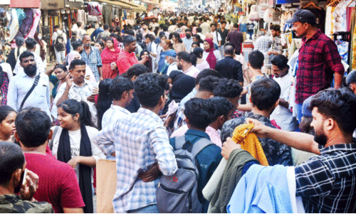 പെ​രു​ന്നാ​ൾ, വിഷു തി​ര​ക്കി​ൽ കോ​ഴി​ക്കോ​ട്