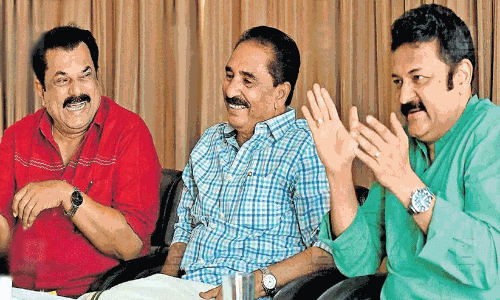 കൊല്ലത്ത് പ്രചാരണച്ചൂടിൽ സ്ഥാനാർഥികൾ