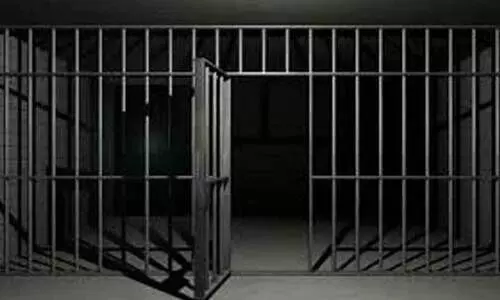 പൊ​ലീ​സു​കാ​ർ​ക്കും സൈ​നി​ക​ർ​ക്കും മോ​ച​നം