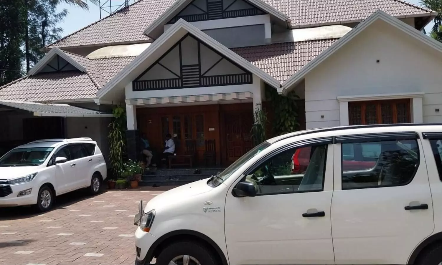 വ്യാപാരി സംഘം നേതാവിന്റെ വീട്ടിൽ ആദായ നികുതി വകുപ്പ് റെയ്ഡ്