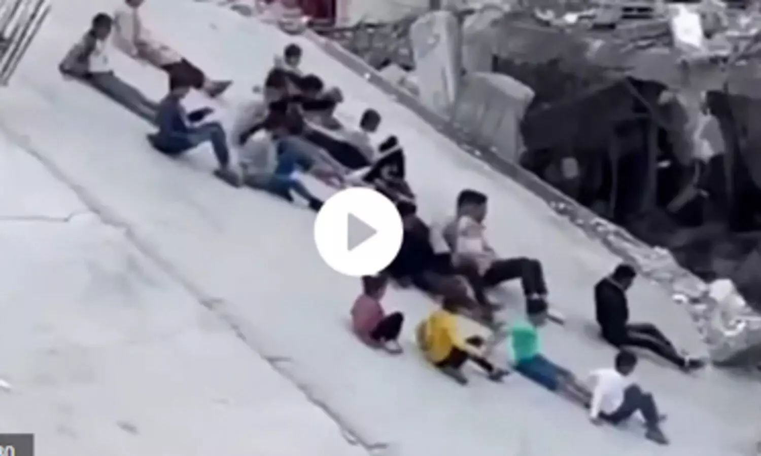 മരണം പെയ്യുമ്പോഴും ഈദ് ആഘോഷമാക്കി ഗസ്സയിലെ കുട്ടികൾ