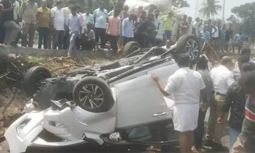 കർണാടകയിൽ കാർ മേൽപാലത്തിൽനിന്ന് വീണ് മലയാളി ദമ്പതികൾ മരിച്ചു കർണാടകയിൽ കാർ മേൽപാലത്തിൽനിന്ന് വീണ് മലയാളി ദമ്പതികൾ മരിച്ചു