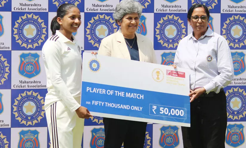 ആ​വേ​ശ​പ്പോ​രി​ൽ തോ​ൽ​വി ഏ​റ്റു​വാ​ങ്ങി മി​ന്നു സം​ഘം; ദ​ക്ഷി​ണ മേ​ഖ​ല​യെ ഒ​രു വി​ക്ക​റ്റി​ന് തോ​ൽ​പി​ച്ച് പൂ​ർ​വ മേ​ഖ​ല​ക്ക് കി​രീ​ടം