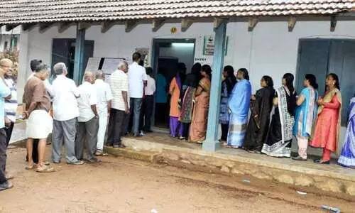 കേ​ര​ള​ത്തി​ൽ ഒ​രു   പൊ​ളി​ച്ചെ​ഴു​ത്ത് ആ​വ​ശ്യ​മാ​ണ്