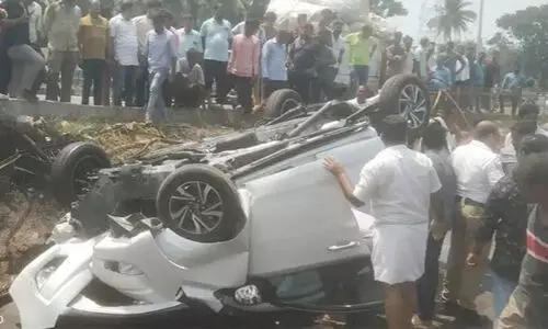 കർണാടകയിൽ കാർ മേൽപാലത്തിൽനിന്ന് വീണ് മലയാളി ദമ്പതികൾ മരിച്ചു