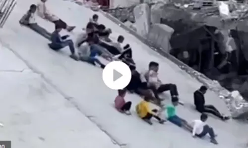 മരണം പെയ്യുമ്പോഴും ഈദ് ആഘോഷമാക്കി ഗസ്സയിലെ കുട്ടികൾ