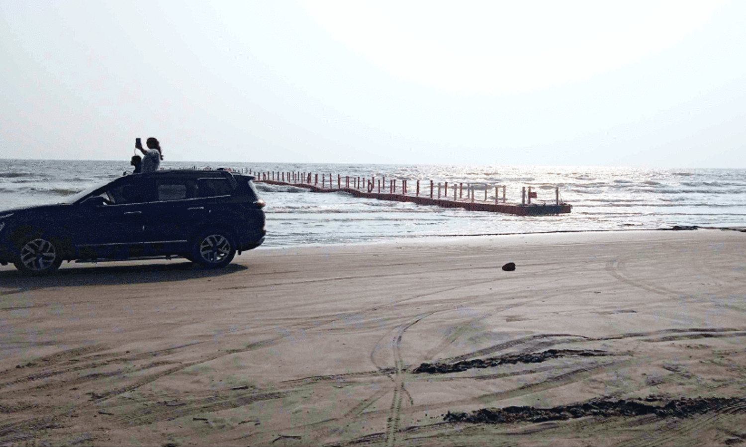 ഫ്ലോ​ട്ടി​ങ് ബ്രി​ഡ്ജ്