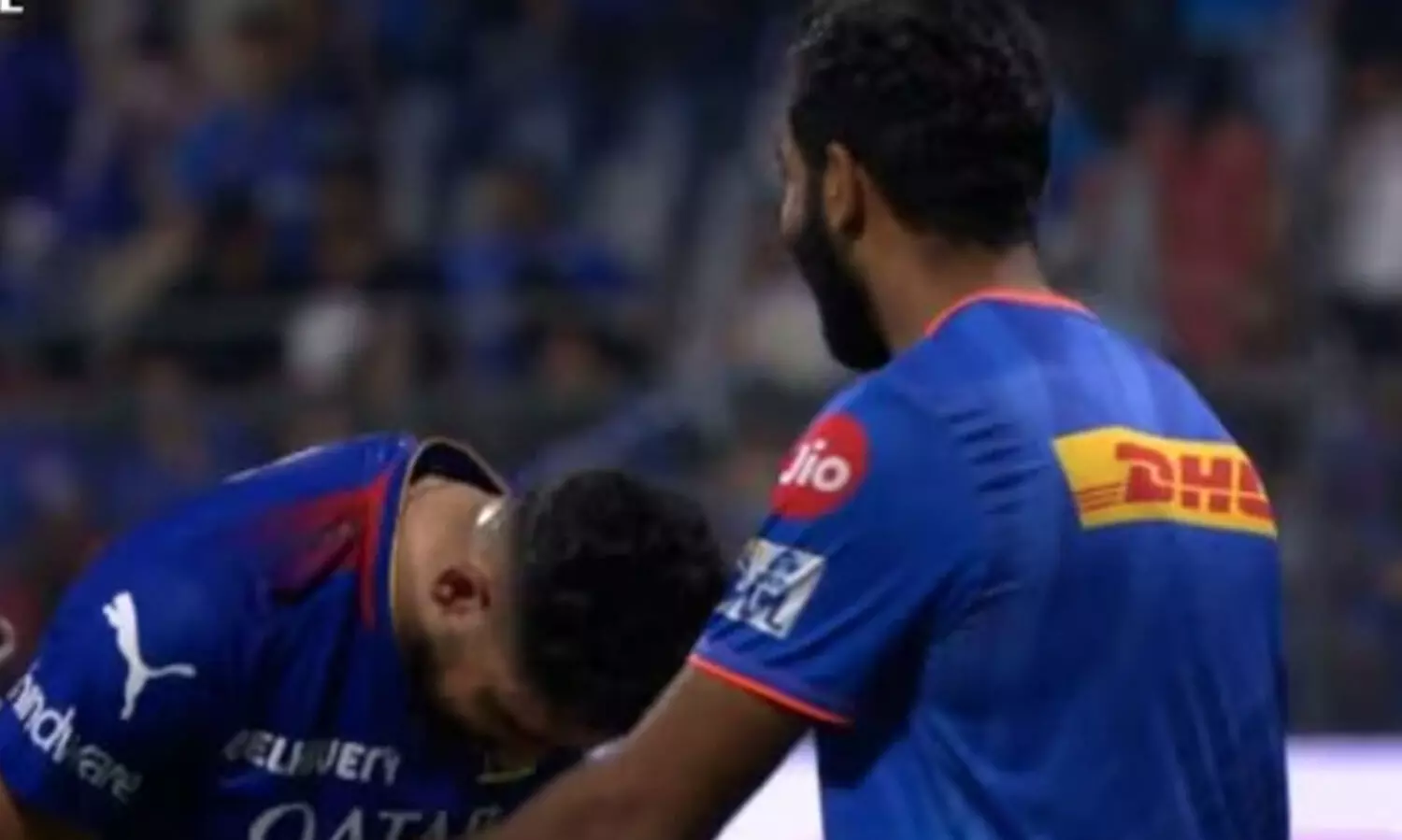 തകർപ്പൻ പ്രകടനത്തിന് പിന്നാലെ ബുംറയെ വണങ്ങി സിറാജ്; പ്രതികരണം ഏറ്റെടുത്ത് ആരാധകർ