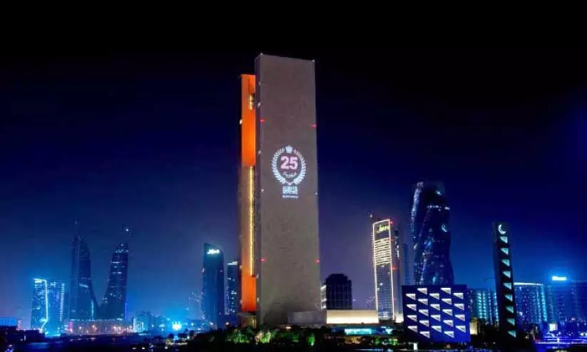 ഹമദ് രാജാവിന്റെ സ്ഥാനാരോഹണ രജത ജൂബിലി; വർണാഭമായി കെട്ടിടങ്ങൾ ഹമദ് രാജാവിന്റെ സ്ഥാനാരോഹണ രജത ജൂബിലി; വർണാഭമായി കെട്ടിടങ്ങൾ