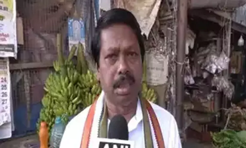 Election campaign of Padma Shri Damodaran by selling vegetables and making flower garlands Election campaign of Padma Shri Damodaran by selling vegetables and making flower garlands