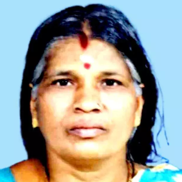 സ്കൂ​ട്ട​റി​ടി​ച്ച് ചി​കി​ത്സ​യി​ലി​രു​ന്ന വീ​ട്ട​മ്മ മ​രി​ച്ചു