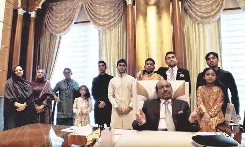 ഗോ​ൾ​ഡ​ൻ ഹാ​ർ​ട്ട് സം​രം​ഭം​: കു​ട്ടി​ക​ളു​മാ​യി കൂ​ടി​ക്കാ​ഴ്ച ന​ട​ത്തി എം.​എ. യൂ​സു​ഫ​ലി