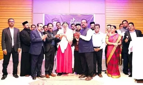 മാ​ർ എ​പ്പി​ഫാ​നി​യോ​സ്‌ മെ​ത്രാ​പ്പോ​ലീ​ത്ത​ക്ക് സ്വീ​ക​ര​ണം ന​ൽ​കി