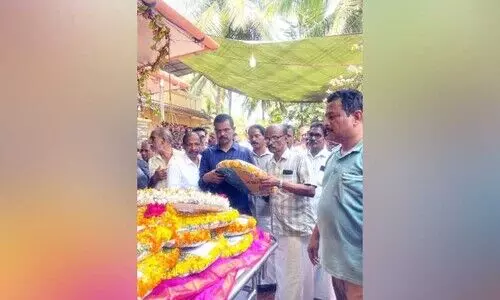 കെ.​ആ​ർ. ച​ന്ദ്ര​ന് ജ​ന്മ​നാ​ട് ക​ണ്ണീ​രോ​ടെ വി​ട ന​ൽ​കി