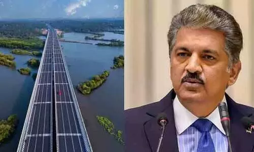 അംബരചുംബി ഭൂമിയിലേക്ക് ചാഞ്ഞു കിടക്കുന്നതുപോലെ; തലശ്ശേരി-മാഹി ബൈപാസിന്റെ ചിത്രം പങ്കുവെച്ച് ആനന്ദ് മഹീന്ദ്ര