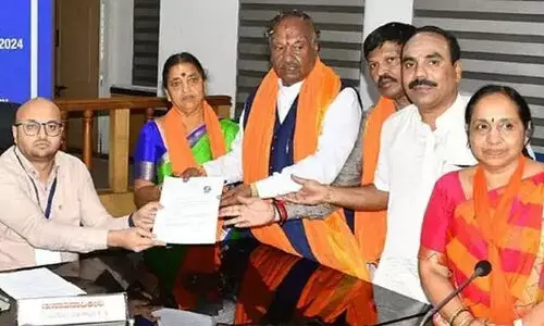 ബി.ജെ.പി റിബലായി കെ.എസ്. ഈശ്വരപ്പ പത്രിക നൽകി; എത്തിയത് പടുകൂറ്റൻ പ്രകടനത്തോടെ