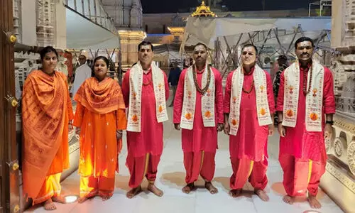 കാശി ക്ഷേത്രത്തിൽ പൊലീസിനെ കാവിയുടുപ്പിച്ച്​ യു.പി സർക്കാർ