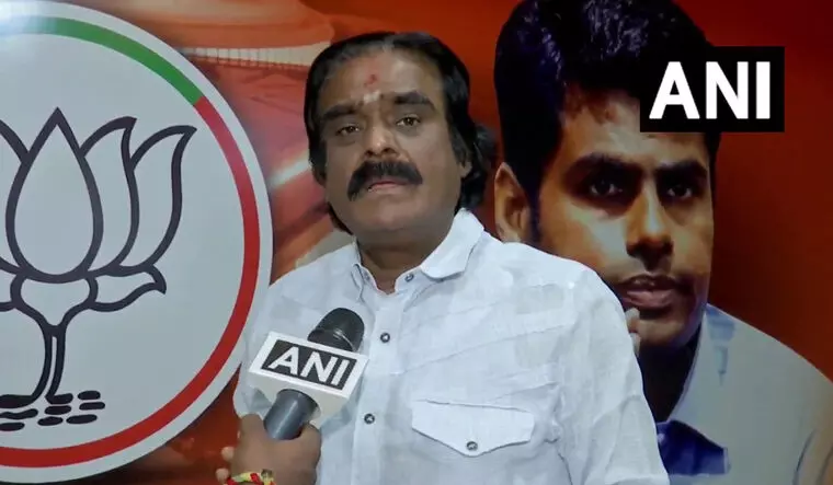 ബി.ജെ.പി സ്ഥാനാർഥിക്കെതിരെ 525 കോടിയുടെ തട്ടിപ്പ് പരാതി; അമിത്ഷാ റോഡ് ഷോ ഉപേക്ഷിച്ചു ബി.ജെ.പി സ്ഥാനാർഥിക്കെതിരെ 525 കോടിയുടെ തട്ടിപ്പ് പരാതി; അമിത്ഷാ റോഡ് ഷോ ഉപേക്ഷിച്ചു