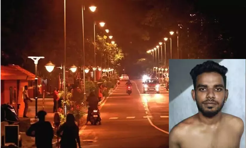 മാനവീയം വീഥിയിൽ വീണ്ടും സംഘര്ഷം, യുവാവിന് കഴുത്തിന് വെട്ടേറ്റു മാനവീയം വീഥിയിൽ വീണ്ടും സംഘര്ഷം, യുവാവിന് കഴുത്തിന് വെട്ടേറ്റു