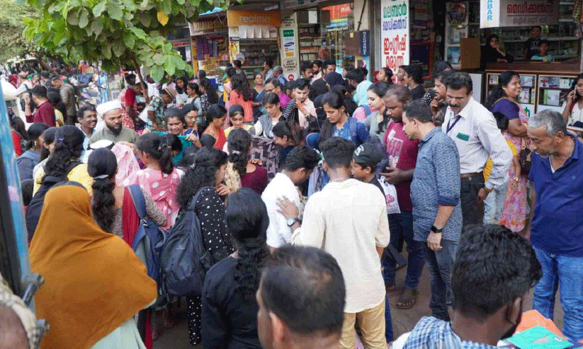 കാഞ്ഞങ്ങാട് നഗരത്തിലെ തിരക്ക് കാഞ്ഞങ്ങാട് നഗരത്തിലെ തിരക്ക്