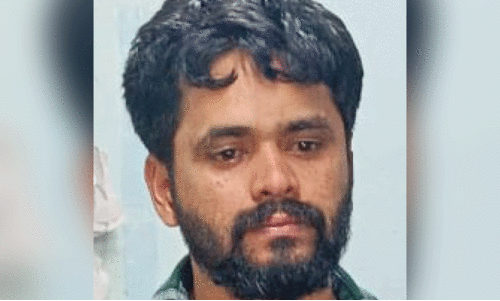 അ​ന്‍വ​ര്‍  സാ​ദി​ഖ്