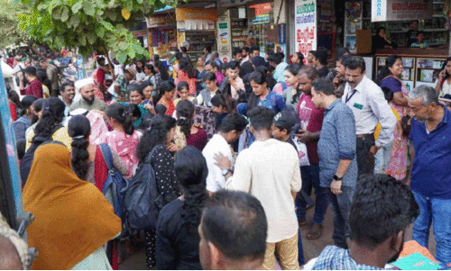 കാഞ്ഞങ്ങാട് നഗരത്തിലെ തിരക്ക് കാഞ്ഞങ്ങാട് നഗരത്തിലെ തിരക്ക്