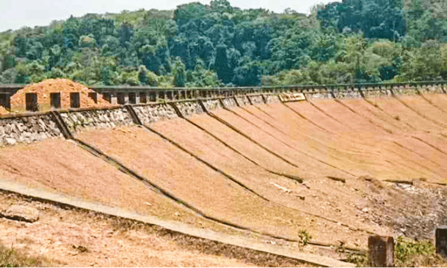 പ​ള്ളം​വെ​ട്ടി എ​ർ​ത്ത് ഡാം