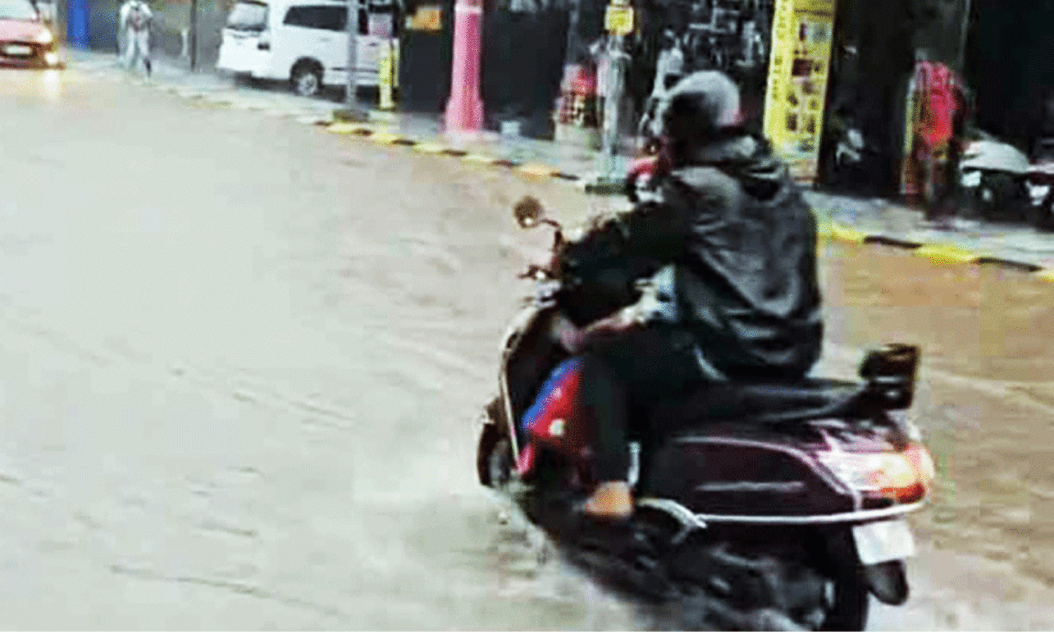 മെട്രോ കാന നവീകരണം അശാസ്ത്രീയം; ആലുവയിൽ വെള്ളക്കെട്ട് ഒഴിയുന്നില്ല