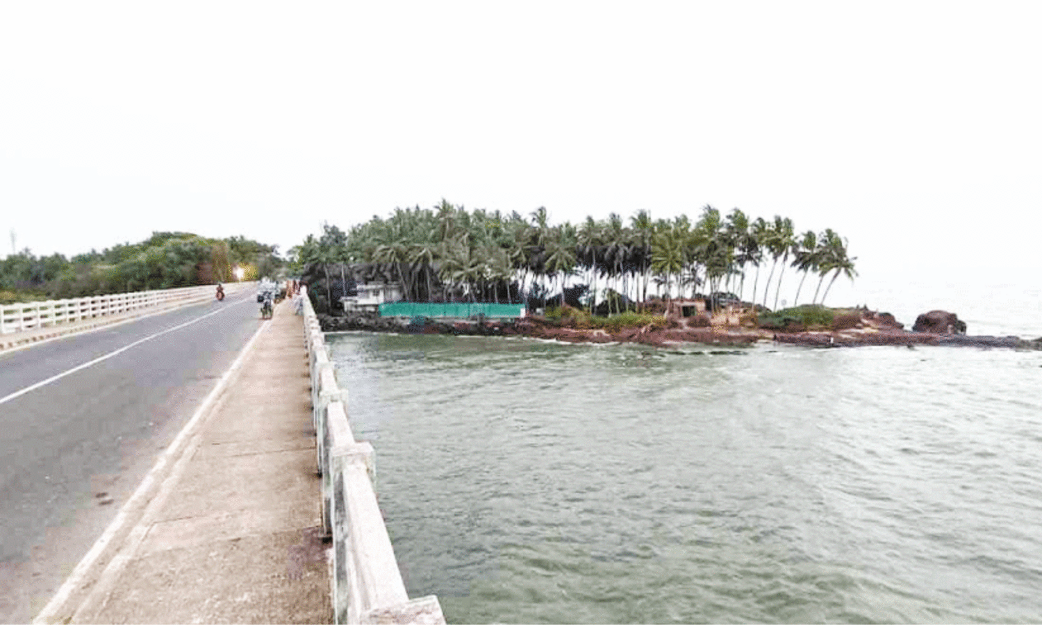 During holidays and public holidays; Police security at Kadalundi kadav