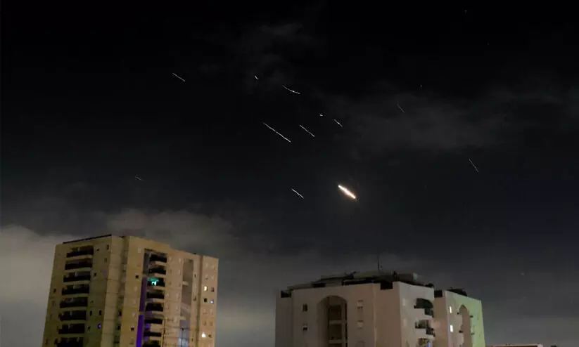 ഇസ്രായേലിനെ ആക്രമിച്ച് ഇറാൻ; മിസൈലുകളും ഡ്രോണുകളും അയച്ചു ഇസ്രായേലിനെ ആക്രമിച്ച് ഇറാൻ; മിസൈലുകളും ഡ്രോണുകളും അയച്ചു