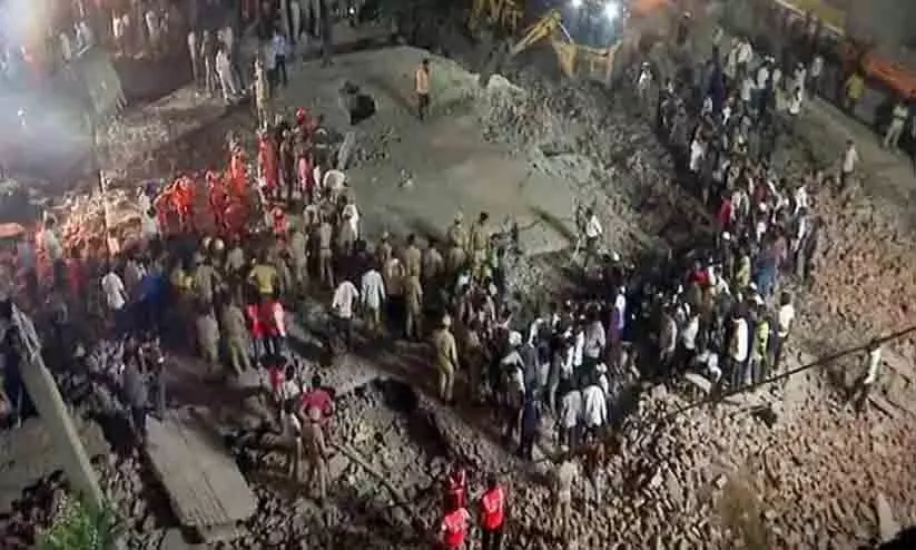 building collapsed at uttarpradesh