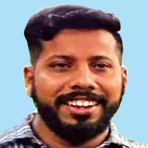 ബൈ​ക്ക​പ​ക​ട​ത്തി​ൽ യു​വാ​വ് മ​രി​ച്ചു