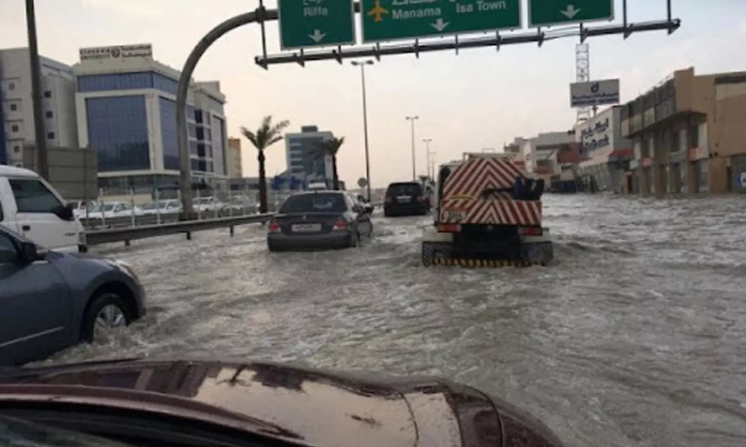 ബഹ്‌റൈനിൽ കനത്ത മഴയും കാറ്റും; ജാഗ്രത പാലിക്കാൻ നിർദേശം