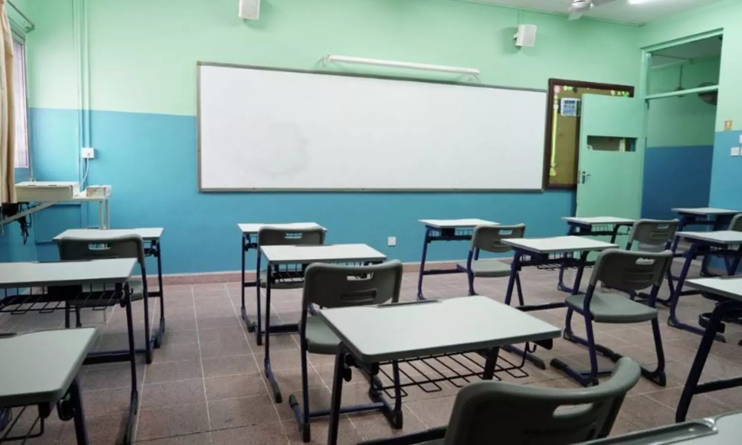 schools closed in Oman